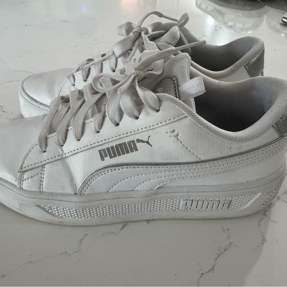 Puma Sneakers in White and Silver